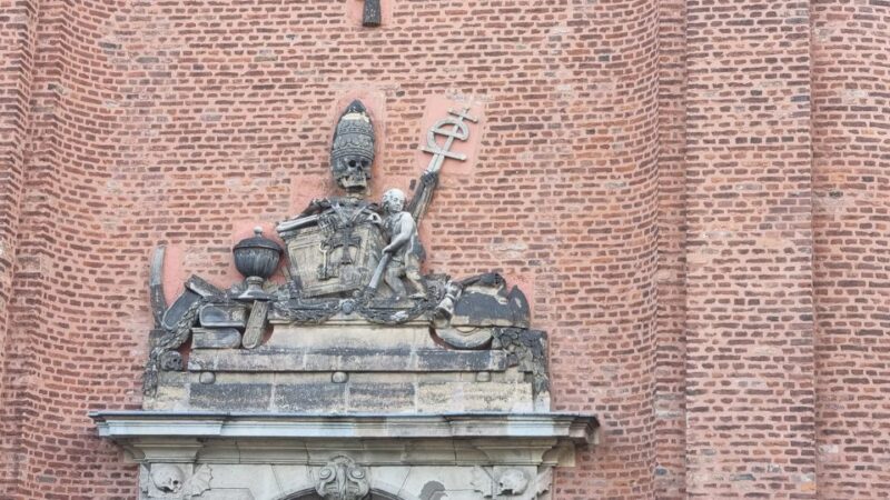 Cologne: Southside Severinsquarter Guided Tour in German - Exploring Cologne’s Oldest Street: Hohe Straße