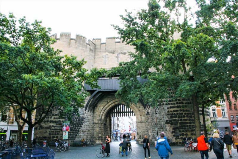 Cologne: Walking Tour of Kuniberts-Viertel and Eigelstein - The Role of the Guide and Tour Atmosphere