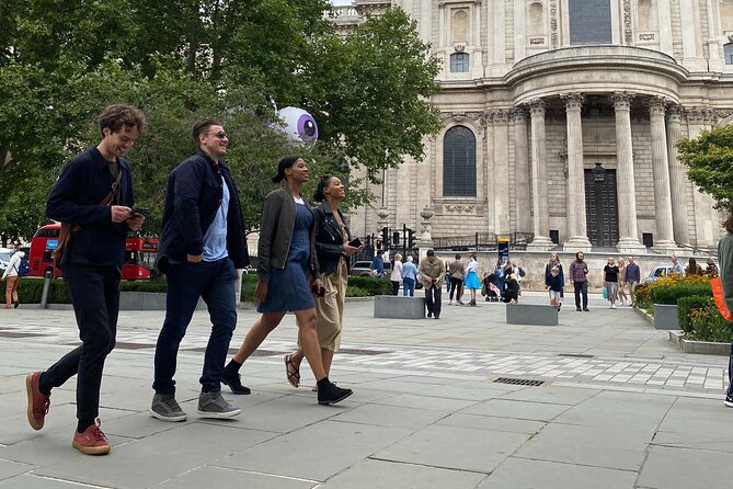 Colombia's Finest Outdoor Murder Mystery London - Starting Point at Gunpowder Square and Gough Square