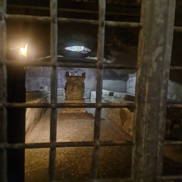 Colosseum Hosted Entry with Led App Experience - The Experience: Explore the Colosseum at Your Own Pace