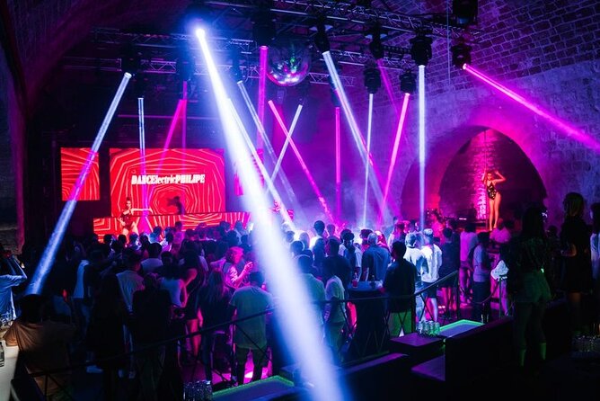 Columbo Pub Crawl Dubrovnik - The Top G Bar: Welcome Shots and Photo Fun