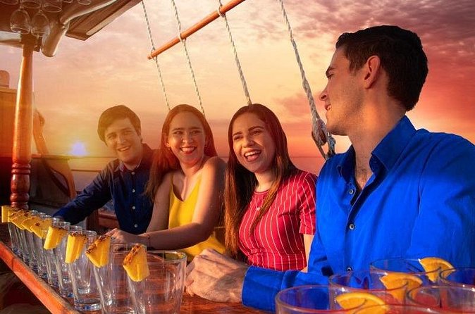 Columbus boat for couples - What’s Included in the Experience