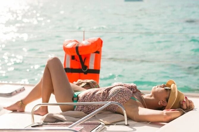 Combo Saver: Chichen Itza & Cenote + Isla Mujeres Catamaran - Relaxing and Refreshing at the Open Bar