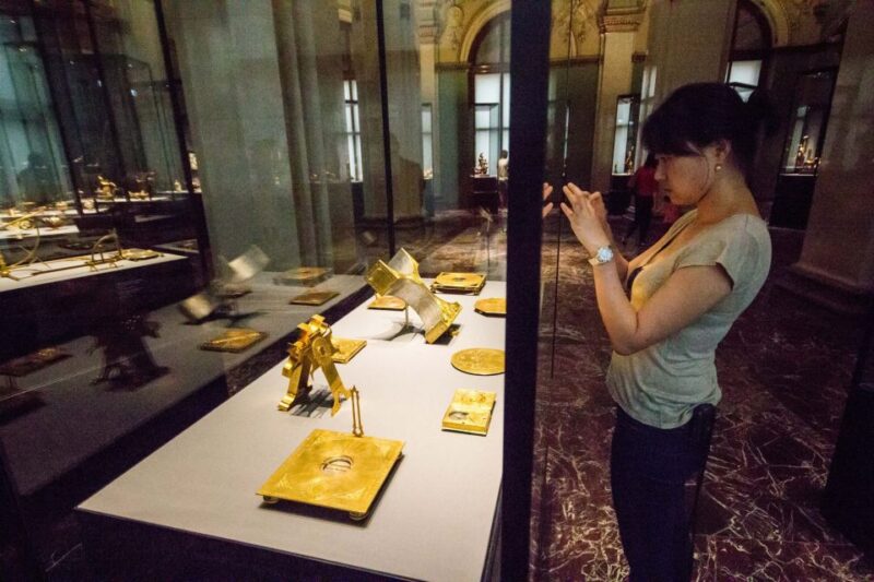 Combo Ticket: Kunsthistorisches Museum & Imperial Treasury - The Experience: Guided Explanations and Visitor Recommendations