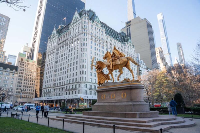 Combo Tour: Uptown and Downtown + New York Contrasts - Exploring Manhattan from Columbus Circle to Central Park