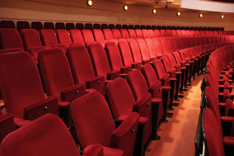 Comedy Dresden: Ticket for the musical comedy "Villa Sonnenschein" - Key Points