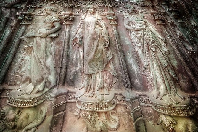 Comillas, Modernism & Gaudi with entrance tickets -small groups - Discovering Comillas Fishing Port and San Cristobal Church