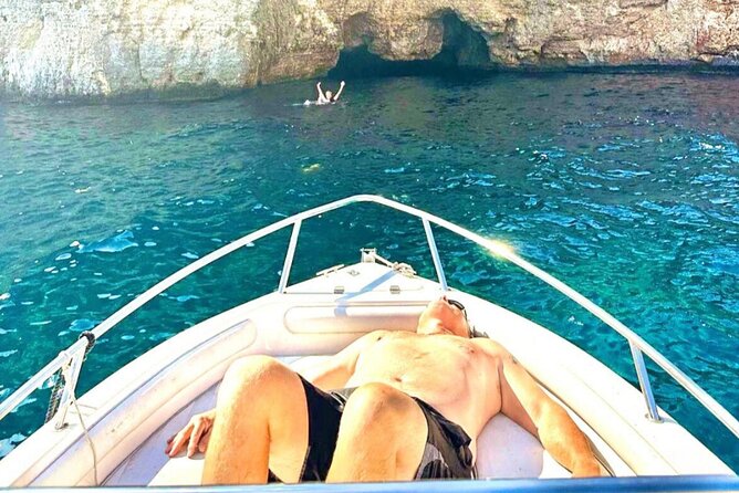 Comino Private Boat Tour in Malta - Features and Amenities of the Private Boat