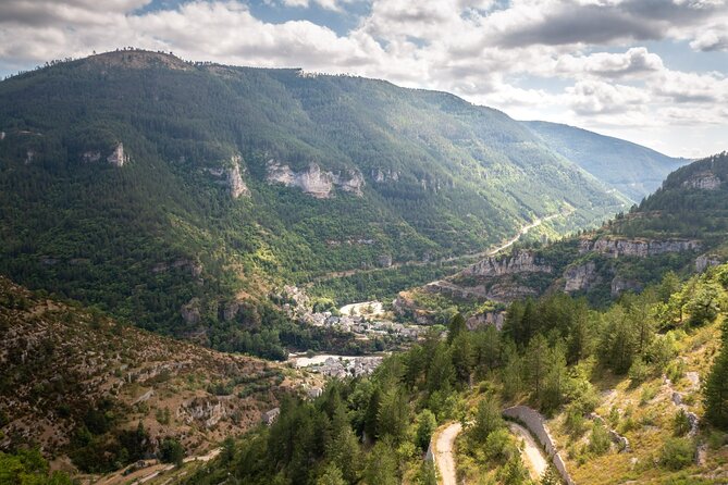 Commented day trip to the Causses and Gorges du Tarn - Discover the Scenic Beauty of the Gorges du Tarn with Expert Guides