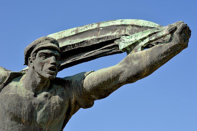 Communism in Hungary with a Historian - Szabadsag Ter: Memorials, Statues, and a Bunker