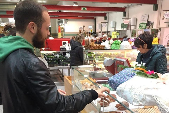 Como Food Tour and the Farmers Market - The Personal Touch of the Guide