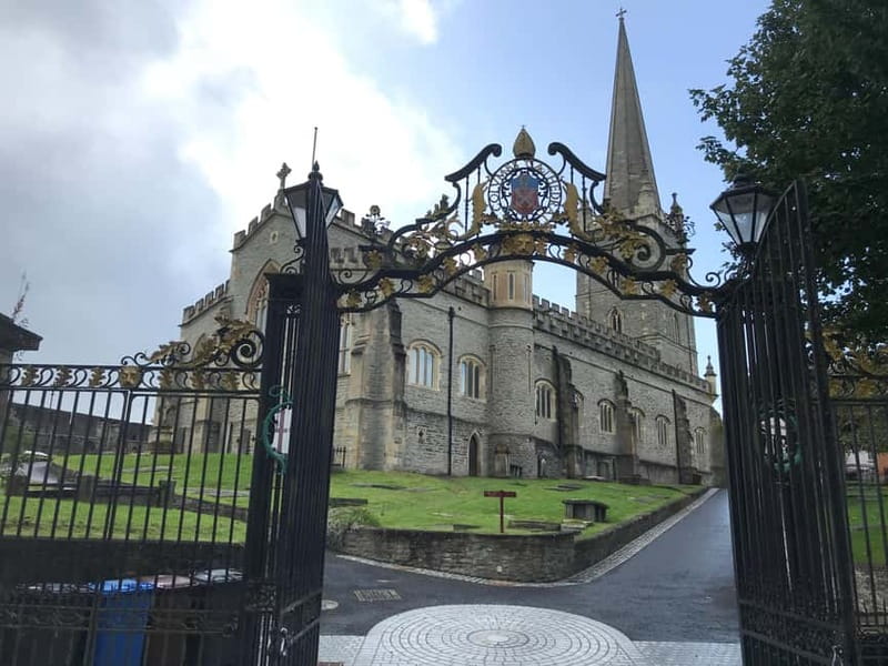 Complete city tour of Derry - Key Points