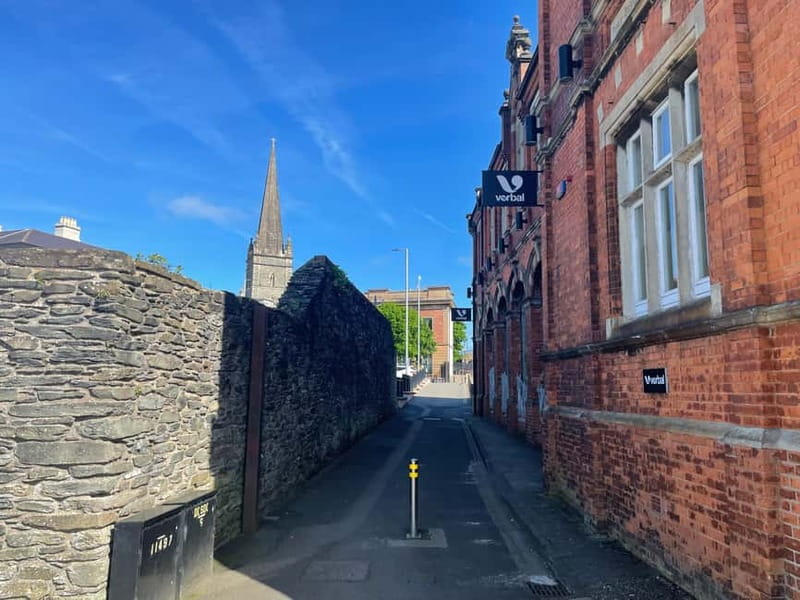 Complete city tour of Derry - Why choose this tour: strengths and considerations
