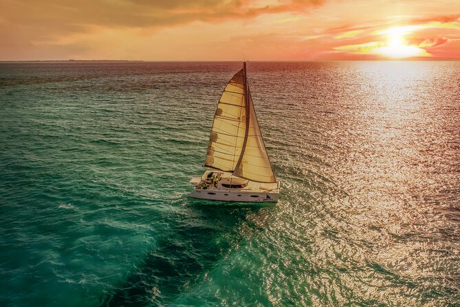 Complete Isla Mujeres excursion from Cancun with all inclusive - Snorkeling at the Region’s Prime Reef