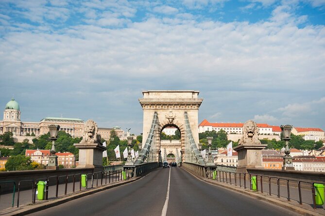 Comprehensive sightseeing tour - Passing by the Szechenyi Baths and Outdoor Pools