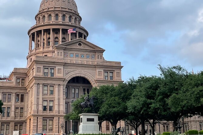 Congress Avenue Walking Tour at Downtown Austin Landmarks - Discover the Heart of Austin with a 1-Hour Walking Tour