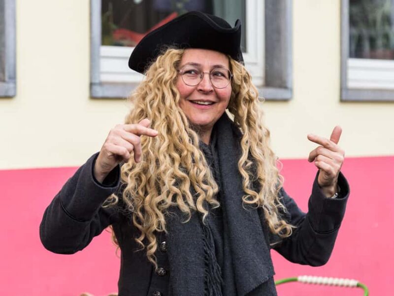 Conspiracy in the soldiers' town: an exciting interactive puzzle tour - Key Points