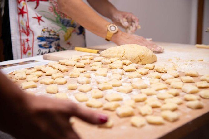 Cook a Classic Italian Meal Inspired by a Roman Grandmother - The Experience of Janice and Francesca