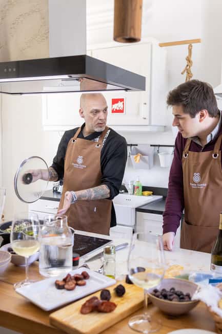 Cooking class at Fonte Santa in Gaia, lunch with a view of Porto! - Key Points