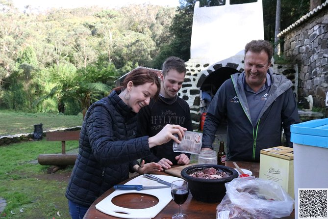 Cooking Class - Tasting the Feast with Unlimited Drinks