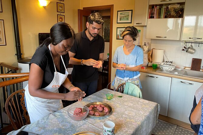 Cooking & eating with Locals in their home kitchen in Rome - Flexibility and Personalization During the Class