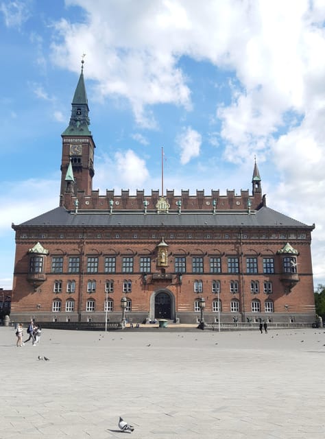 Copenhagen: 2,5-Hour 'Must See' Bike Tour with a Local Guide - From the Fountains to Tivoli: A Flurry of Highlights