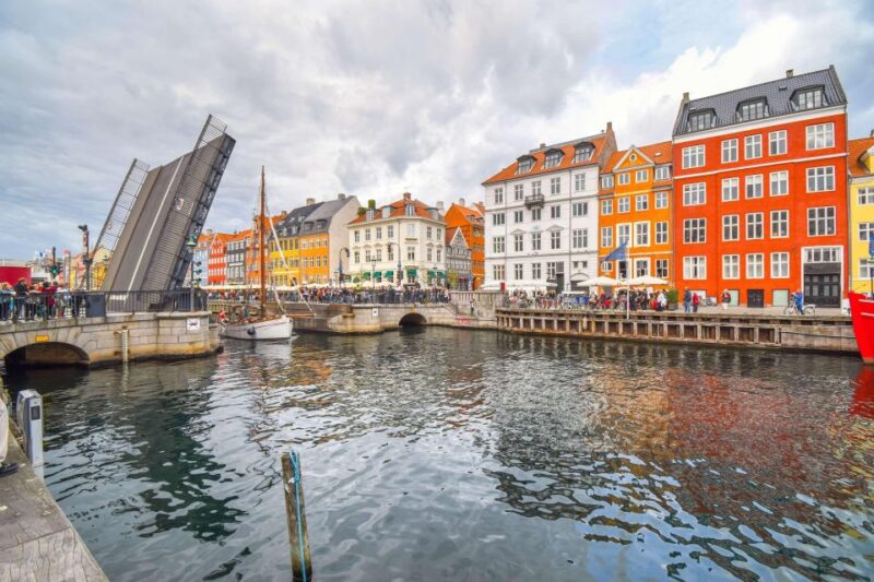 Copenhagen: Canal Boat Cruise & Old Town/Nyhavn Walking Tour - Nyhavn Waterfront and the History of the Colorful Houses