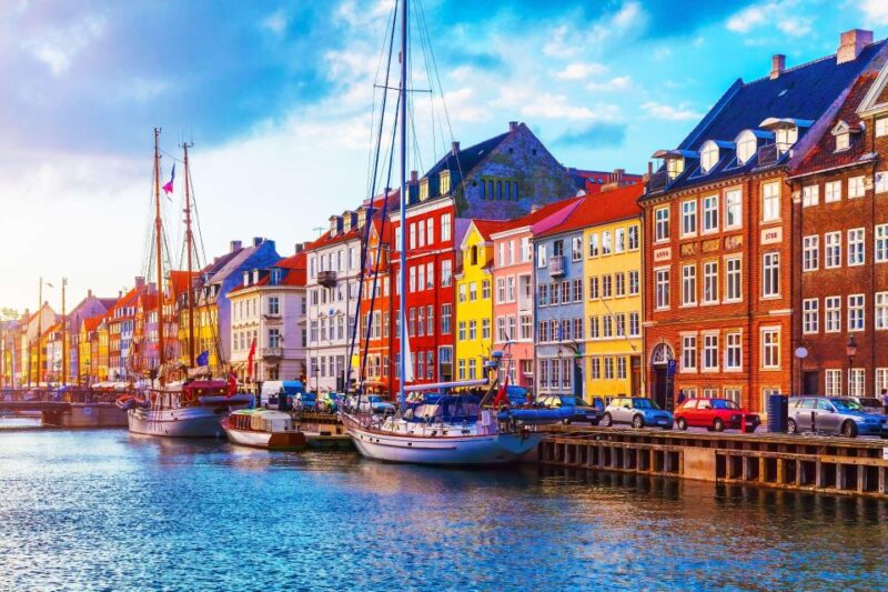 Copenhagen: Canal Boat Cruise & Old Town/Nyhavn Walking Tour - The 1-Hour Canal Cruise: Water Views of Copenhagen’s Landmarks