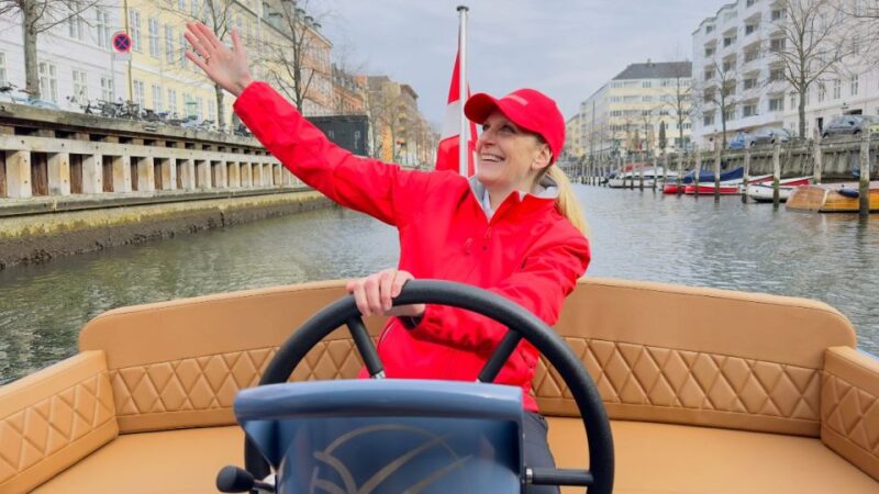 Copenhagen: Guided Canal Tour by Electric Boat - Departure Point at Ved Stranden by Christiansborg Palace