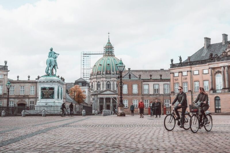 Copenhagen: Guided Walking Tour in French - Walking Past Tivoli Gardens and the Copenhagen City Hall