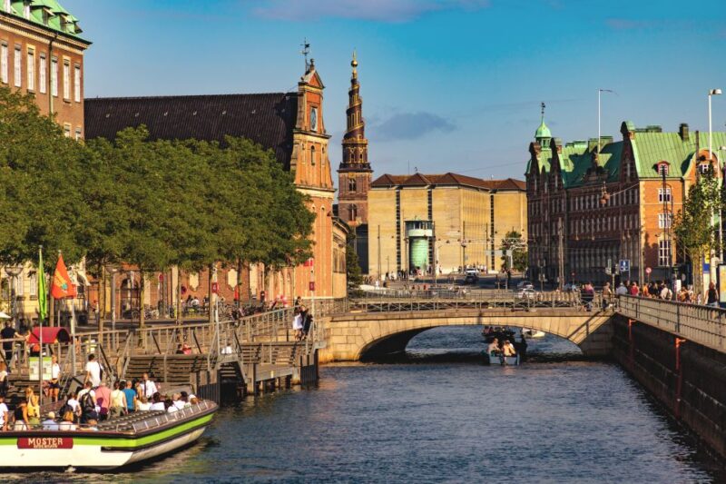 Copenhagen: Highlights & Secrets Private Walking Tour - The Guide’s Style and Engaging Storytelling