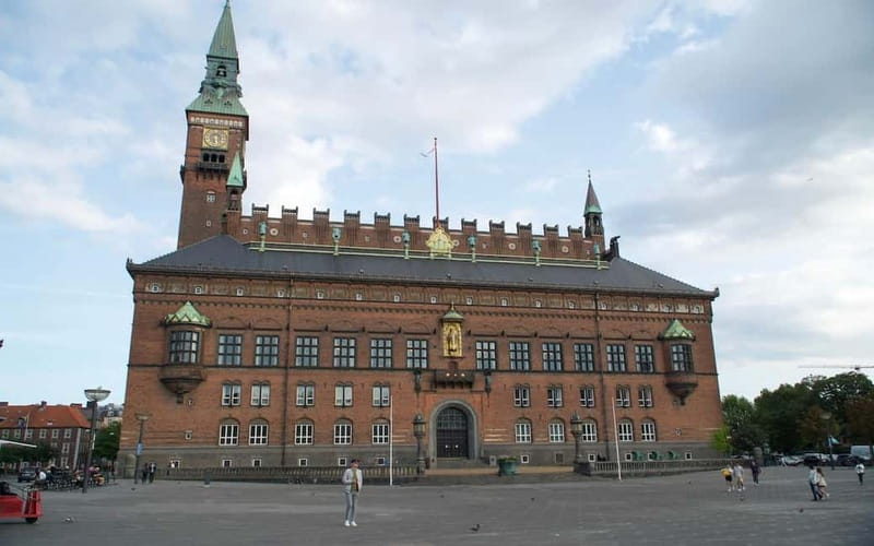 Copenhagen: Maxitour in English - Visiting Copenhagen’s Royal Palaces and Monuments