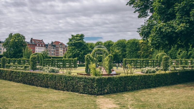Copenhagen: Private Guided Walking Tour of Rosenborg Castle - The Role of the Private Guide in Enriching the Experience