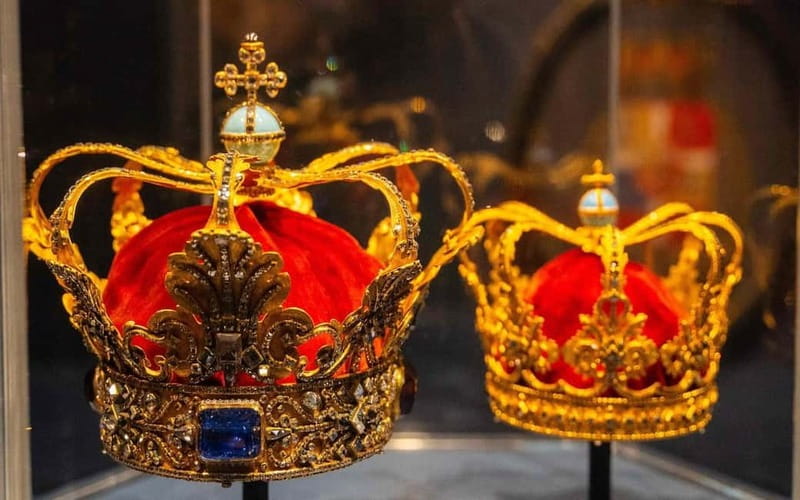 Copenhagen: Rosenborg and Christiansborg Palaces Tour in Spanish - Discover the Royal and Political Heart of Copenhagen in Four Hours