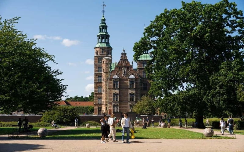 Copenhagen: Rosenborg and Christiansborg Palaces Tour in Spanish - Key Points