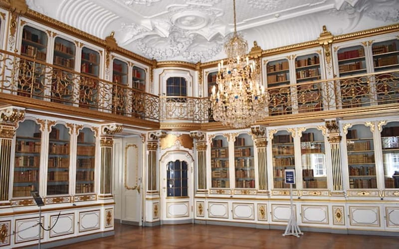 Copenhagen: Rosenborg and Christiansborg Palaces Tour in Spanish - Exploring Christiansborg Palace and Its Panoramic Views