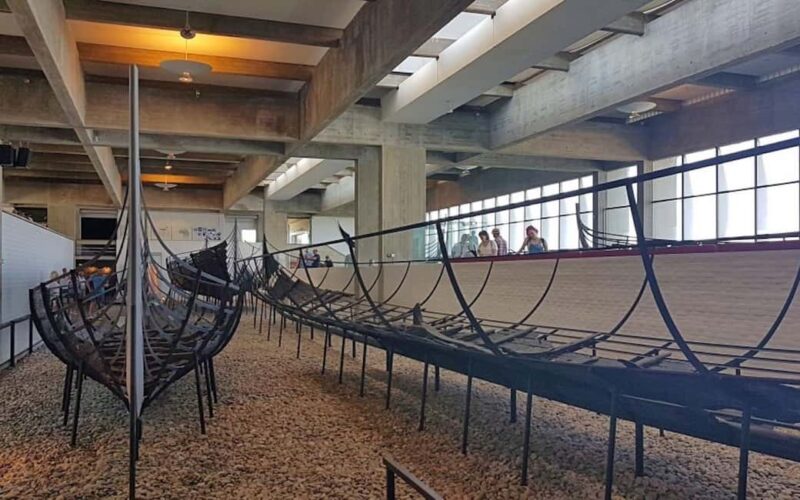 Copenhagen: Tour of Roskilde, the Viking city in Spanish - Practical Details: Meeting, Pricing, and Accessibility