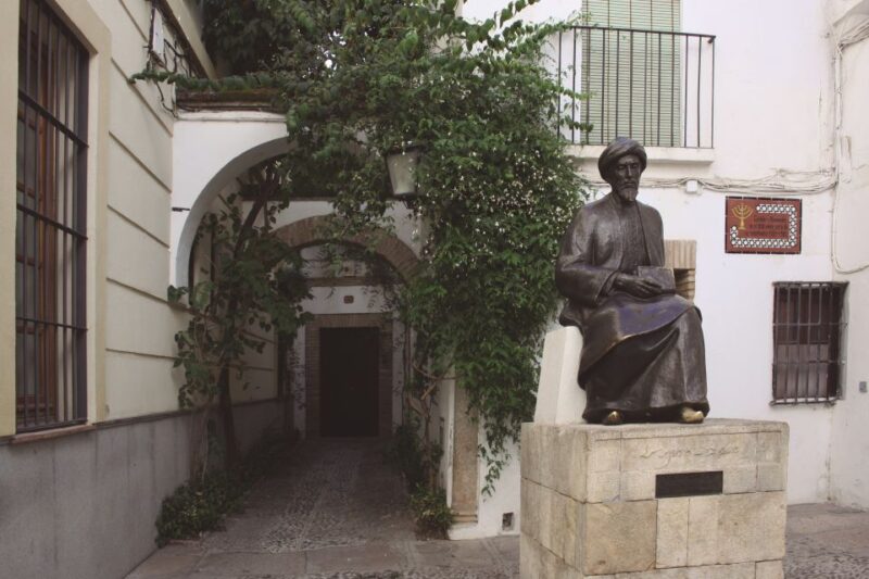 Córdoba: Alcázar and Jewish Quarter 2-Hour Guided Tour - Walking Through Córdoba’s Most Symbolic Streets