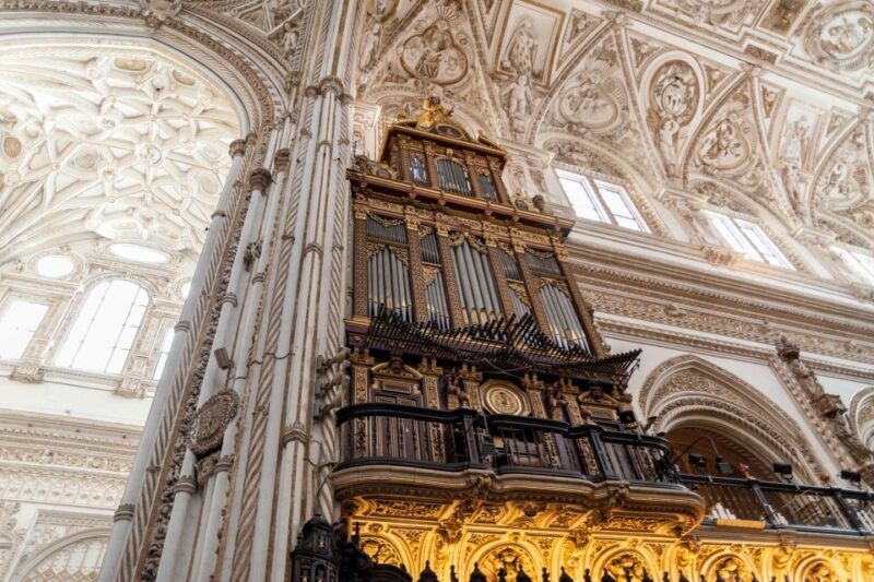 Cordoba: Jewish Quarter and Mosque-Cathedral Guided Tour - Wandering Through the Historic Jewish Quarter