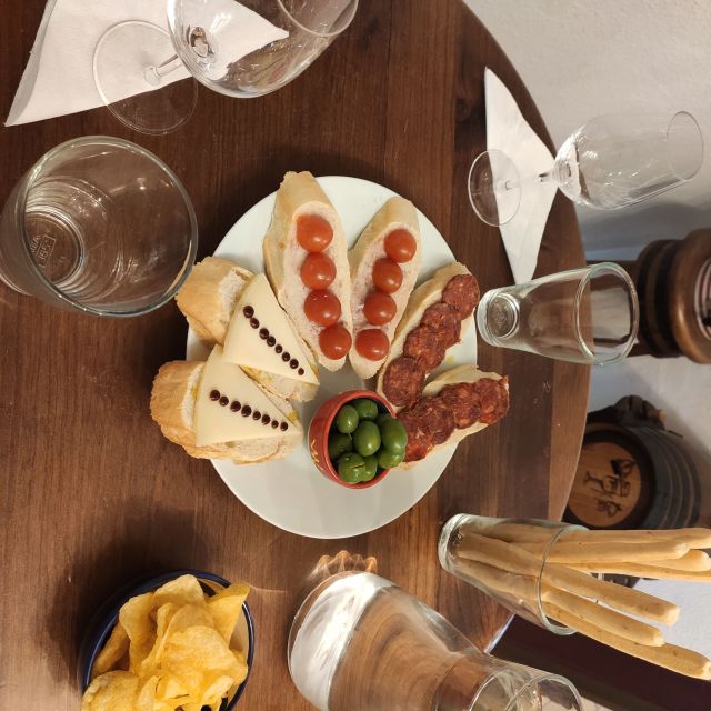 Córdoba: Local Wine Tasting Evening - The Role of Local Tapas in the Wine Experience