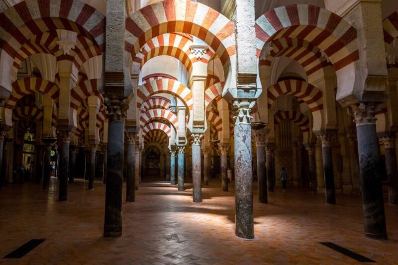 Córdoba: Mosque-Cathedral & Alcazar Guided Tour - Inside the Mosque-Cathedral: Columns, Arches, and Islamic Art