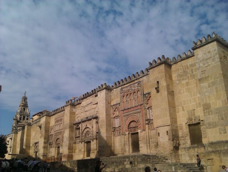 Córdoba: Mosque-Cathedral & Alcazar Guided Tour - Practical Details: Access, Language, and Booking
