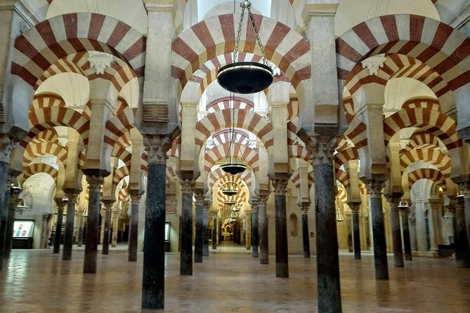 Cordoba tour Mosque-Cathedral & Jewish Quarter, max. 8 people - The Starting Point and Group Experience