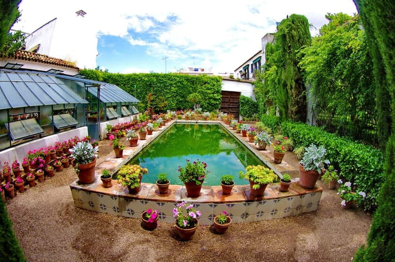 Córdoba: Viana Palace Courtyards Guided Tour - Key Points