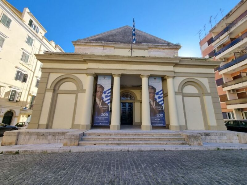 Corfu: Historic Buildings and Great Personalities Tour - The Coastal Neighborhood of Mouragia and the Jewish District