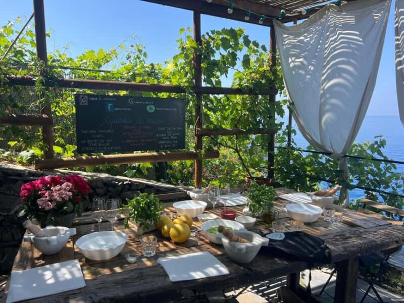 Corniglia: learn how to make pesto overlooking the sea with a tasting - Corniglia: learn how to make pesto overlooking the sea with a tasting