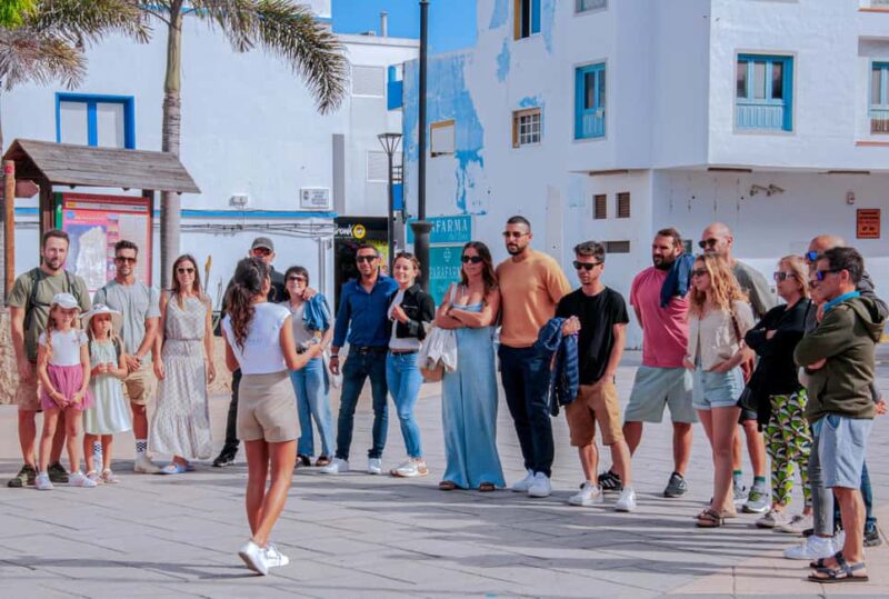 Corralejo: Walking tour with tastings of local products - Guide Proficiency and Language Options