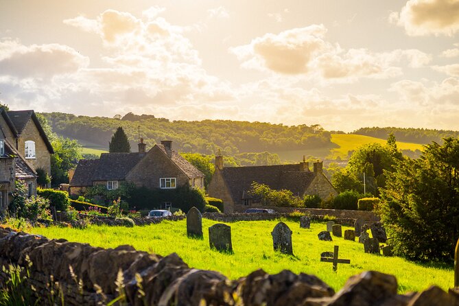 Cotswolds Village Private Car Tour and Photoshoot - Discovering Bourton-on-the-Water and Its Miniature Model Village