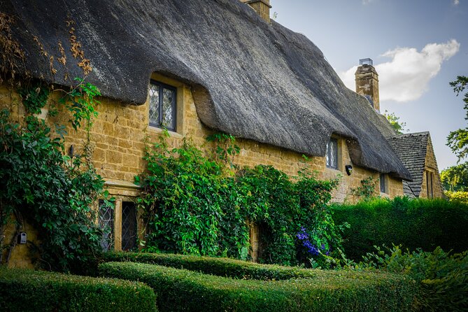 Cotswolds Village Private Car Tour and Photoshoot - Logistics: Pickup, Duration, and Group Size