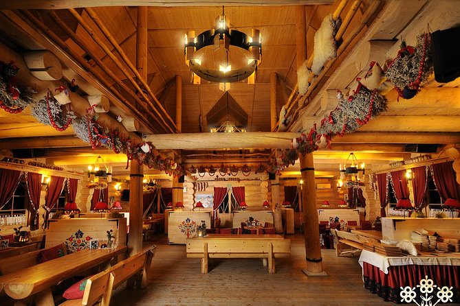 Cottage Style Evening with Folk Show and Traditional Feast from Krakow - Key Points